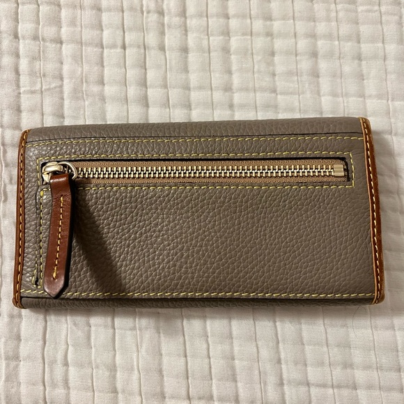 LIKE NEW Dooney & Bourke Pebble Grain Leather Continental Clutch - Picture 2 of 4